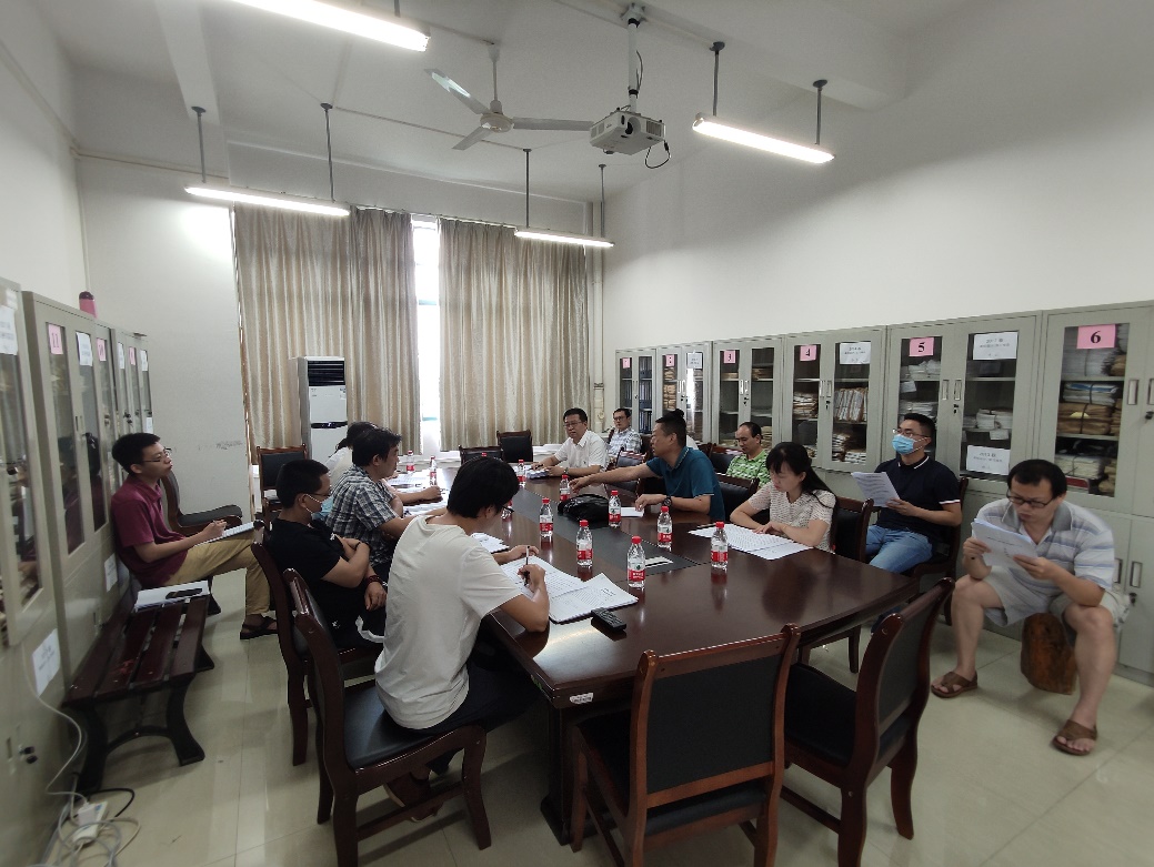 姜子亮书记参加第四组水文与水资源工程教研室的讨论